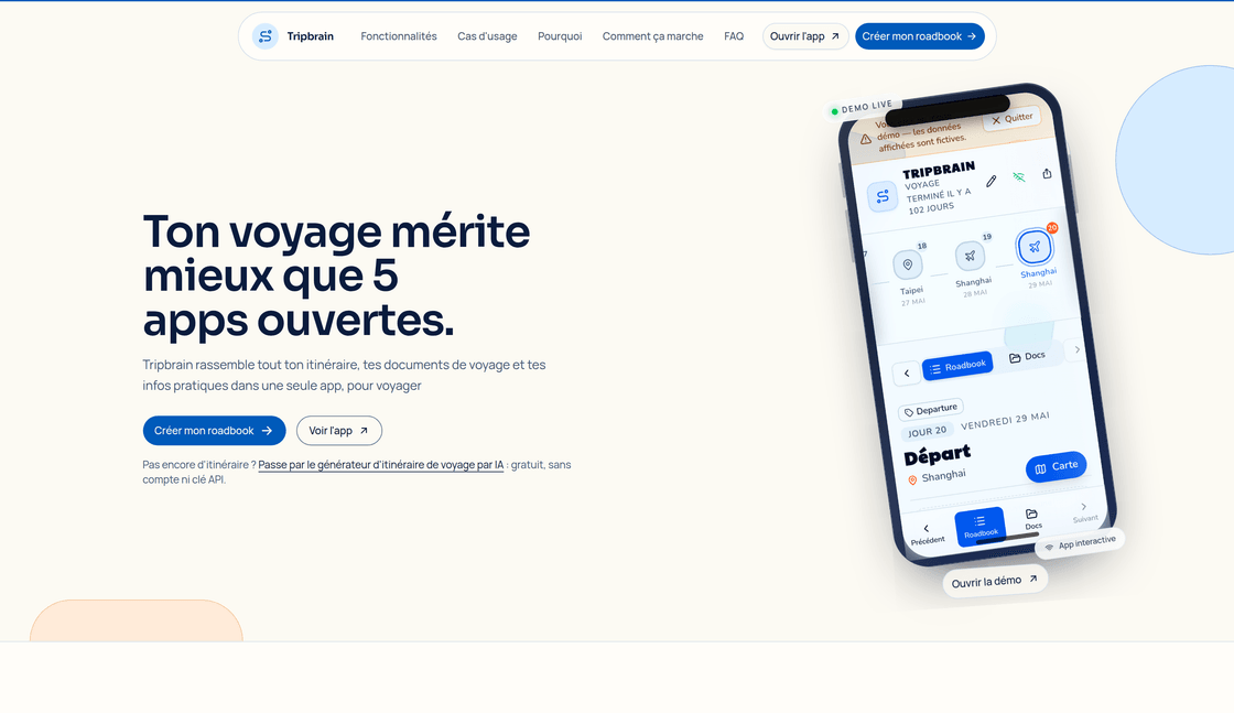 Page d'accueil de tripbrain.fr avec la démo live intégrée dans un mockup de téléphone